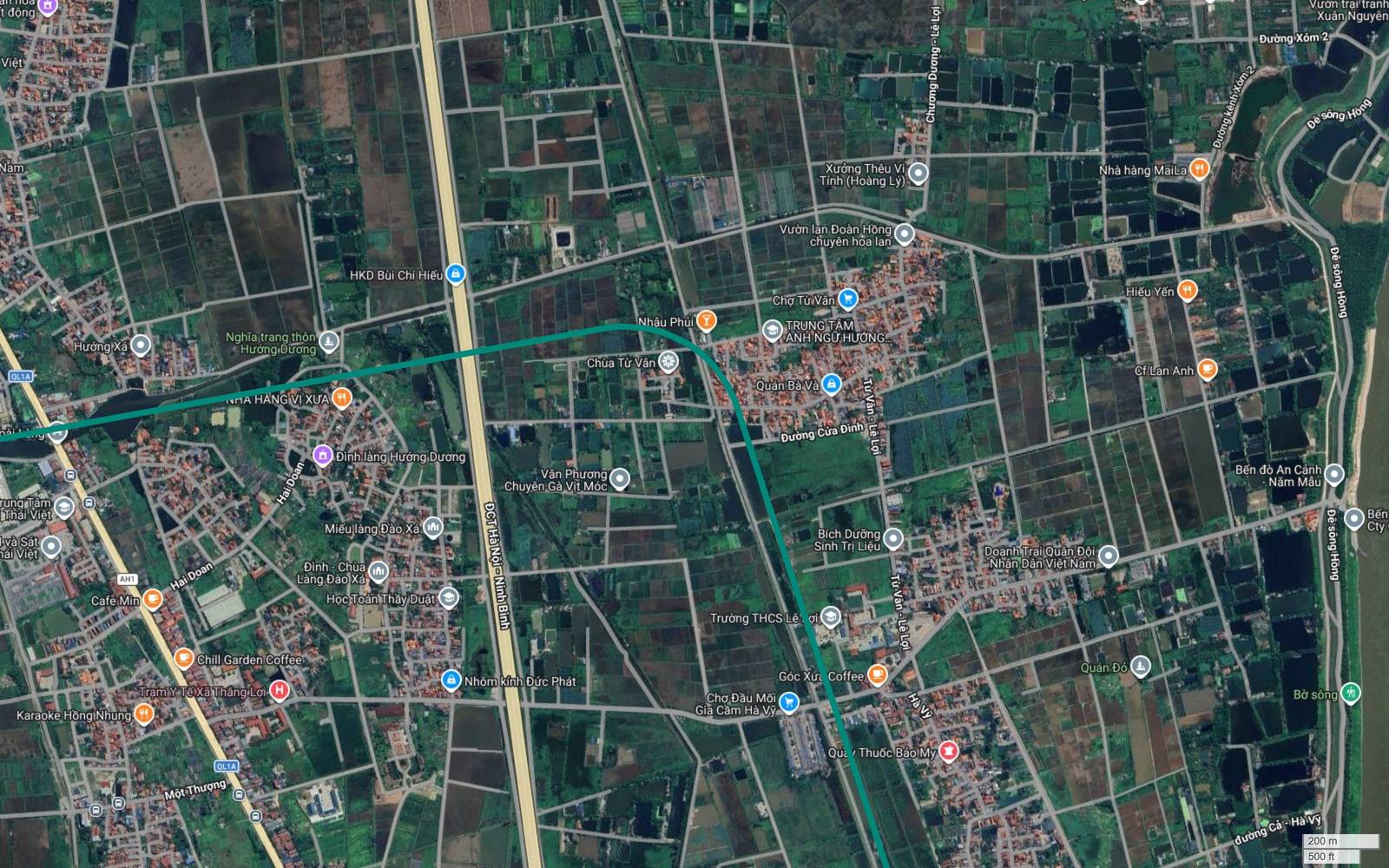Sông Hồng và đê sông Hồng xuất hiện ở phía đông hành lang tuyến metro số 12 Hà Nội, cùng bến đò An Cảnh và bến đò Năm Mẫu