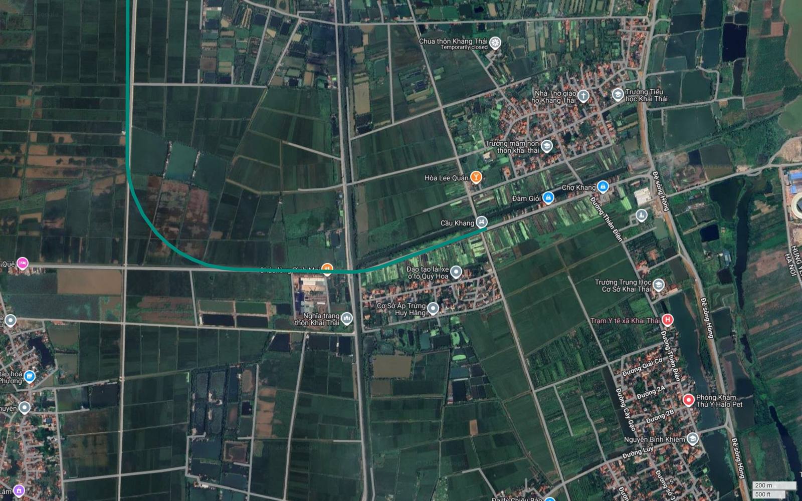 Điểm cuối tuyến metro số 12 Hà Nội tại Cầu Khang, Khai Thái, cách đê sông Hồng khoảng 0,8 km và không nối với hạ tầng đường sắt nào